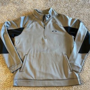 Excellent preowned condition. Made by Oakley in a size large.